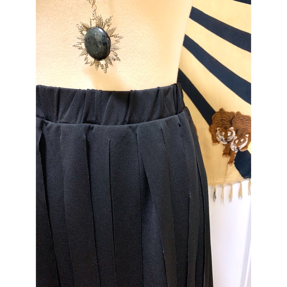 🌈 Stylish Vogue contemporary skirt - Picture 4 of 13